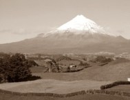 mt-taranaki-new-zealand